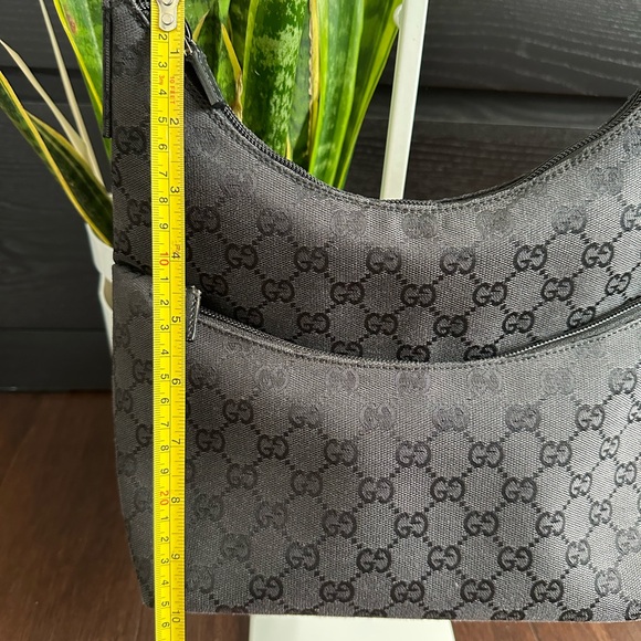 βSOLDβ Authentic Gucci Canvass Shoulder Bag - Picture 16 of 16